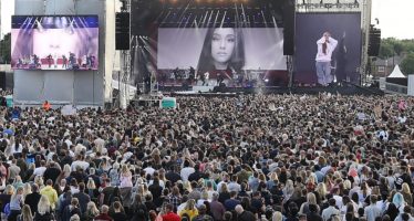 Ariana Grande Dan Sejumlah Musisi Gelar Konser Amal untuk Manchester
