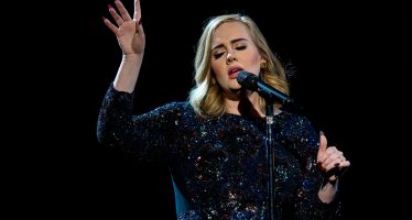Pita Suara Rusak, Adele Terpaksa Batalkan Dua Konsernya Di Wembley