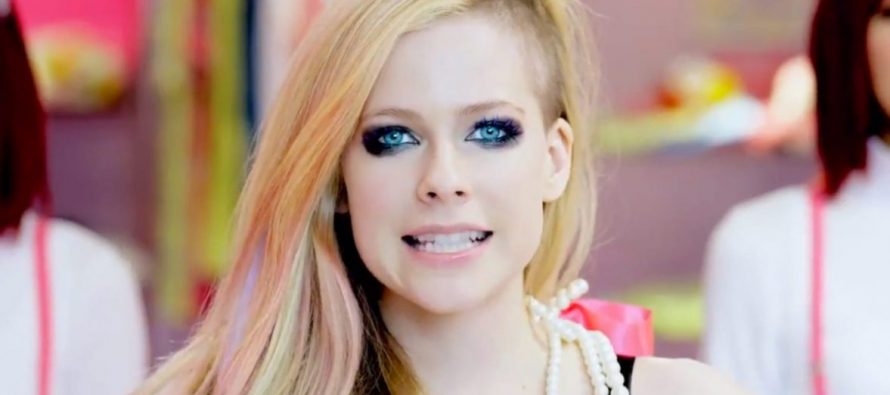 Avril Lavigne Siap Kembali Bernyayi