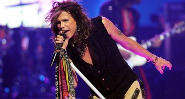 Alami Kejang Steven Tyler “Aerosmith” Batalkan Konser