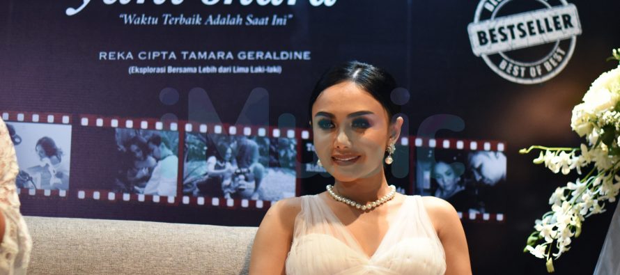 Yuni Shara Buat Story Book Photo Bertajuk “Waktu Terbaik Adalah Saat Ini”