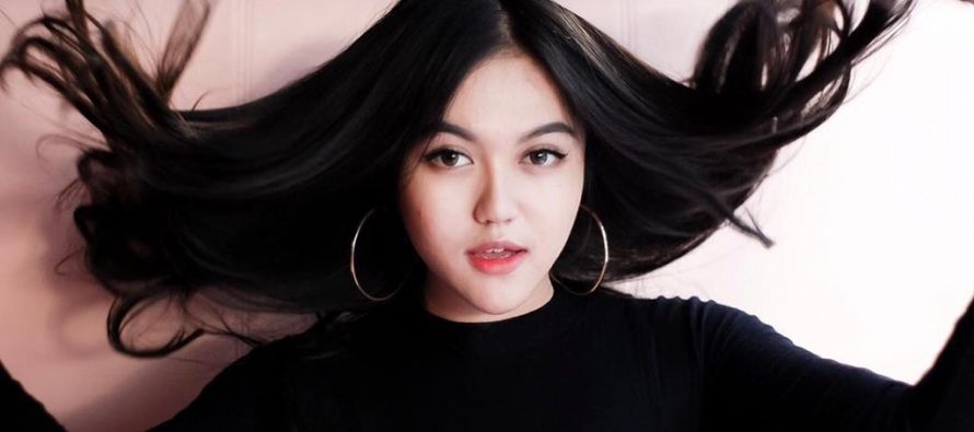 Rilis lagu dalam 2 Bahasa Syafira berikan rasa lain di single terbarunya, “SUDAH SUDAH”.