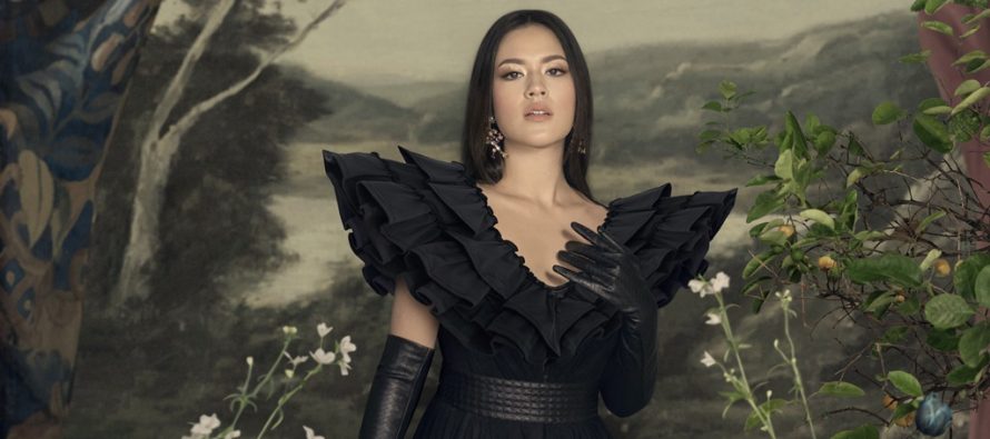 Raisa Mengeluarkan Kutukan (Cinta Pertama)