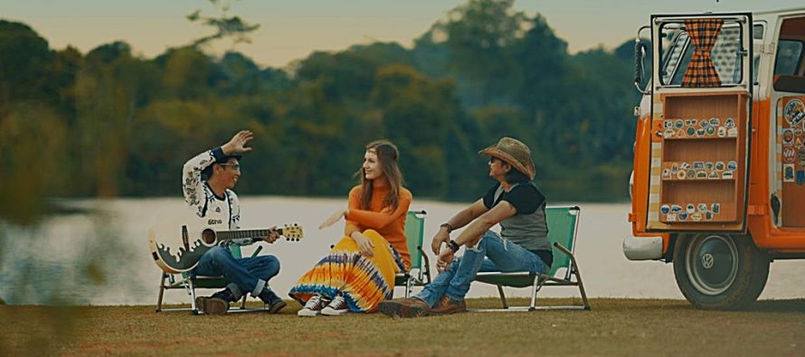 “Plakurasa” dan “andy /rif” bikin video film pendek dalam “Kopi Teman Cerita”.