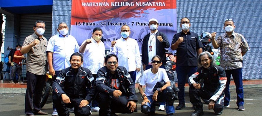 Ketua PWI Pusat Lepas Tim Jelajah Kebangsaan Wartawan-Persatuan Wartawan Indonesia Keliling Indonesia.