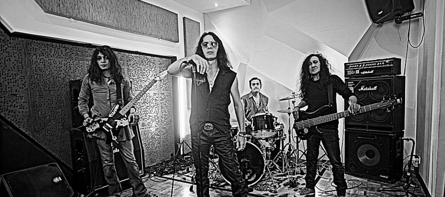 Dibentuk oleh semangat rock yang sama, “Roax” band rilis single perdana berjudul “Biarlah”.